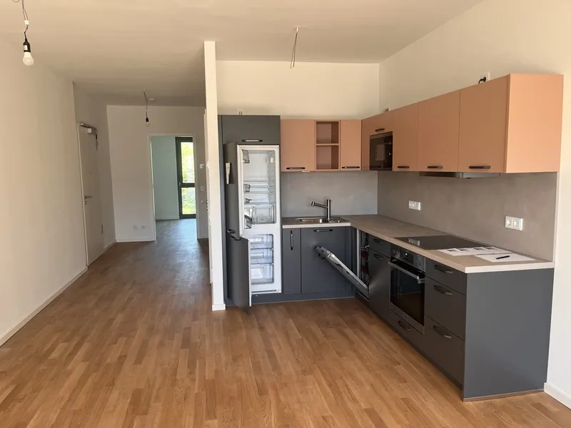 Moderne sylische 2-Zimmer-Wohnung mit eingebauter Küche Gegenüber Volkspark  Friedrichshain — photo 1